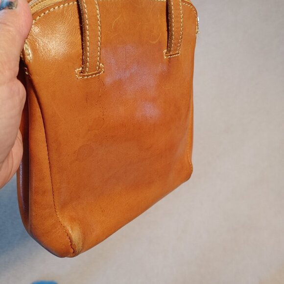 Roots Caramel Leather Shoulder Bag - Picture 3 of 16